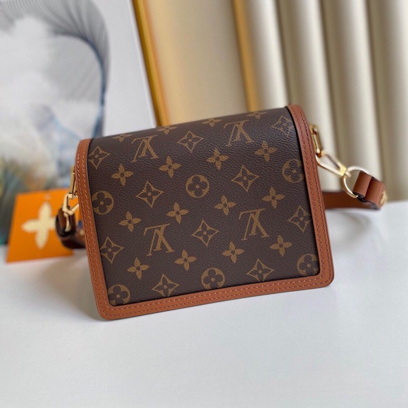 🥃Louis Vuitton Dauphine Monogram Shoulder Bag - Picture 3 of 9